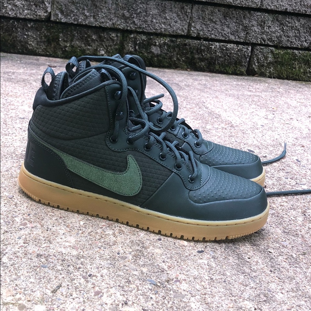 Nike court borough mid winter (green)